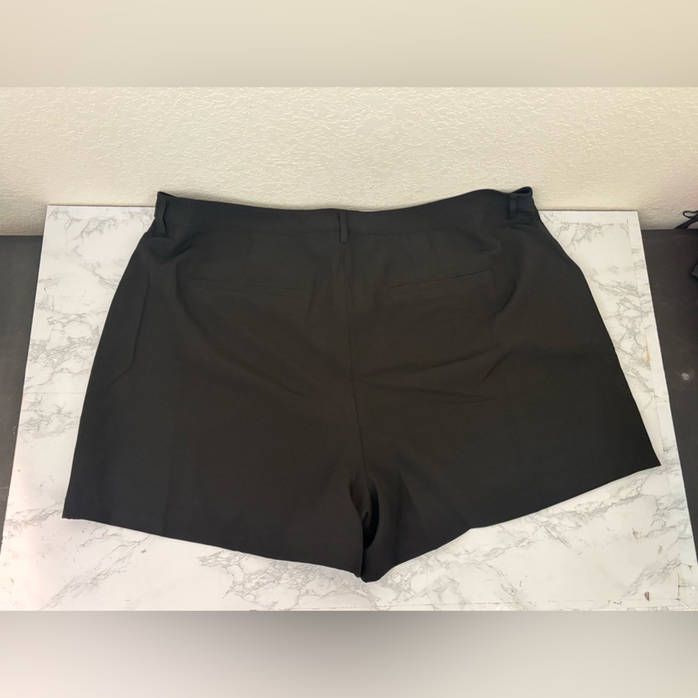 Edited by Remi Bader Women's Trouser Short Plus Size 22W Black High Rise Waist - Picture 1 of 5